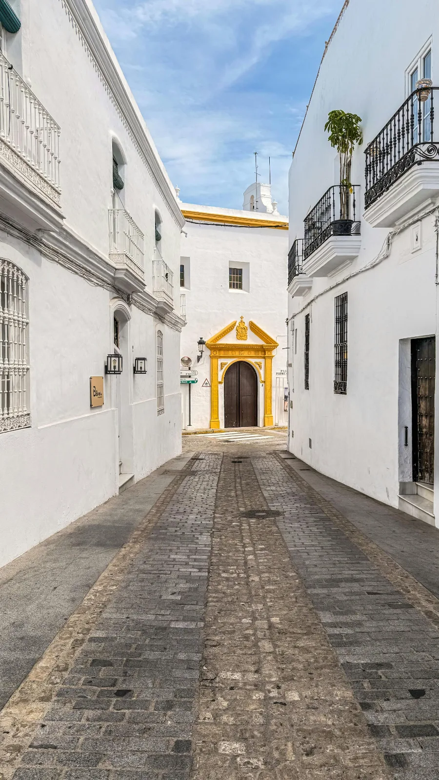 Calle Corredera, Hauptstraße der Fußgängerzone in der Altstadt von Vejer de la Frontera. Foto: José Antonio Otegui Auzmendi / Pexels